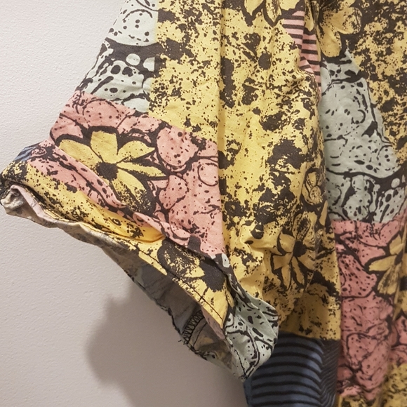 Small Amnesia Floral Short Sleeve Bottom up Shirt - Picture 3 of 7